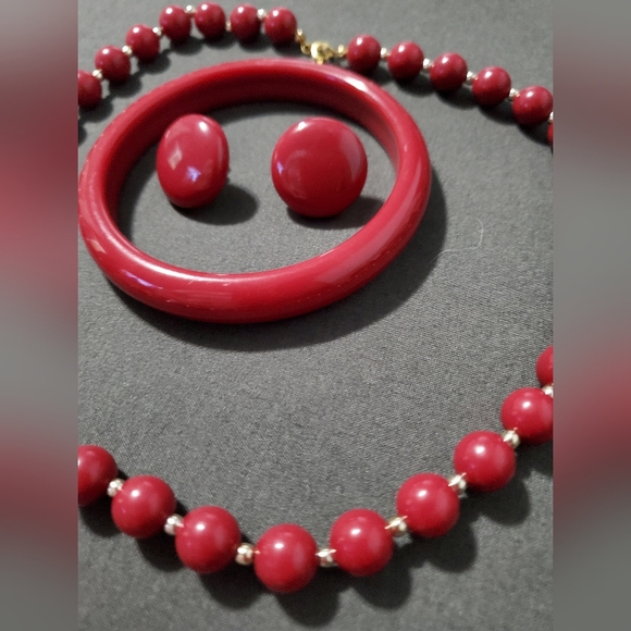 Vintage/Retro, Red Beads Jewelry Set - Item 440 - Picture 3 of 4